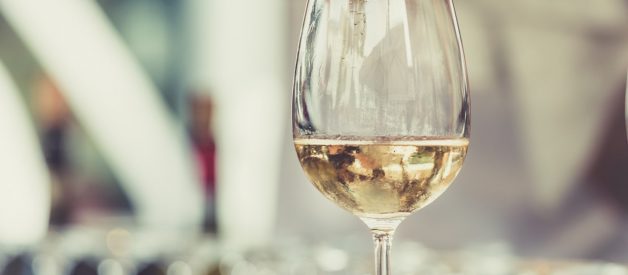 5 Best Foods to Eat with White Wine
