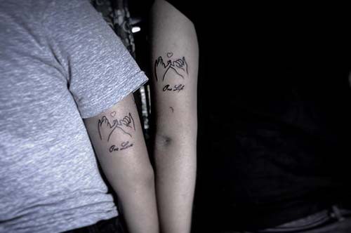 couple rear arm name tattoo