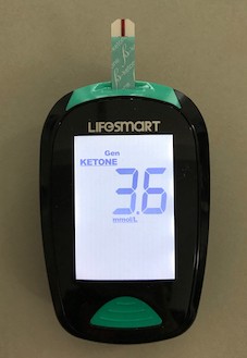 My first official blood ketone measurement with a lifesmart meter, it shows 3.6 mmol/L.
